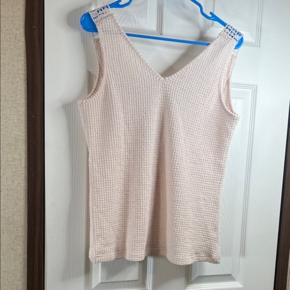 Chic Lace Detail Women's Tank Top - Picture 3 of 8